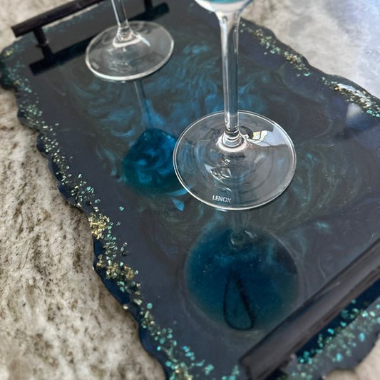 An epoxy resin tray made using epoxy resin, a resin mold, and Pigmently Mica Powder Pigments.