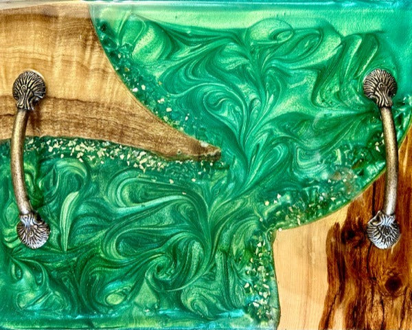 An epoxy resin tray made with wood and green mica powder pigment.
